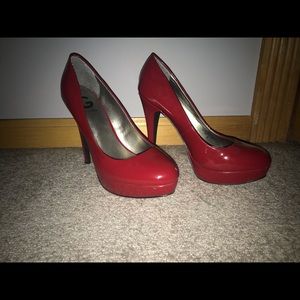 Size 8 red pumps